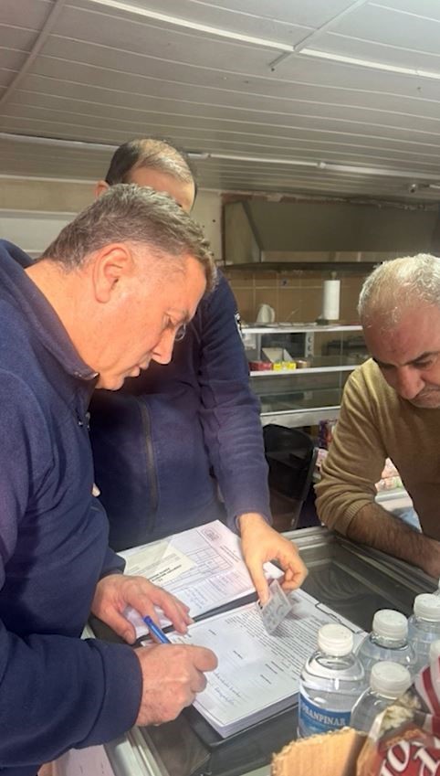 Esenyurt’ta okul kantinlerine sıkı denetim: Kurallara uymayan kantin mühürlendi 6 esenyurtta okul kantinlerine siki denetim kurallara uymayan kantin muhurlendi 2 PRfKtXfU