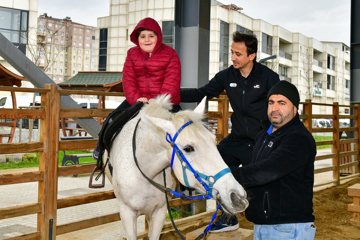 esenyurtta otizm farkindalik gununde anlamli etkinlik 2 6IJ3BaQR