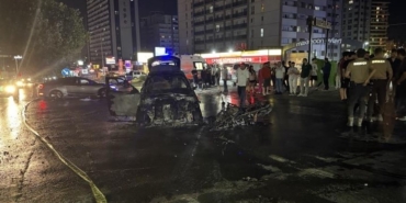 esenyurtta-otomobil-ile-motosiklet-carpisti-araclar-alevlere-teslim-oldu-Bn9zpamj.jpg