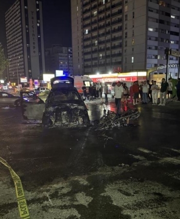 esenyurtta-otomobil-ile-motosiklet-carpisti-araclar-alevlere-teslim-oldu-Bn9zpamj.jpg
