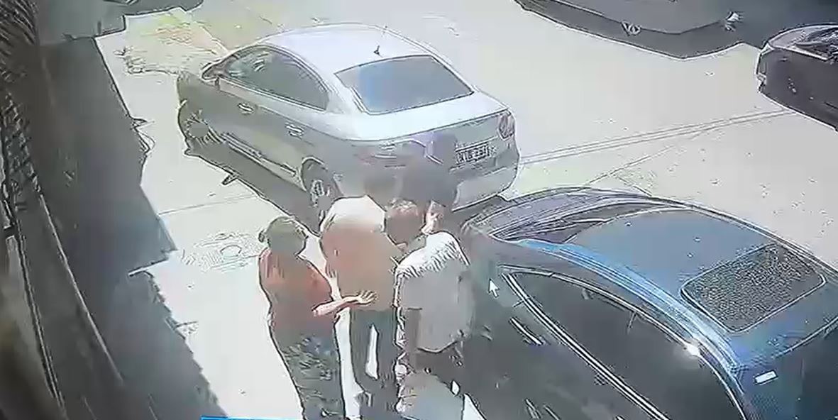 esenyurtta park halindeki araca carpti surucuyu darp etti 1 9N3ibzOp