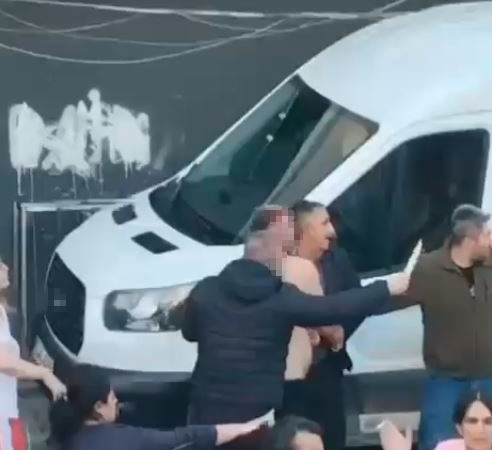 esenyurtta-park-yeri-kavgasinda-bicaklar-konustu-o-anlar-kamerada-7QVe5xYy.jpg