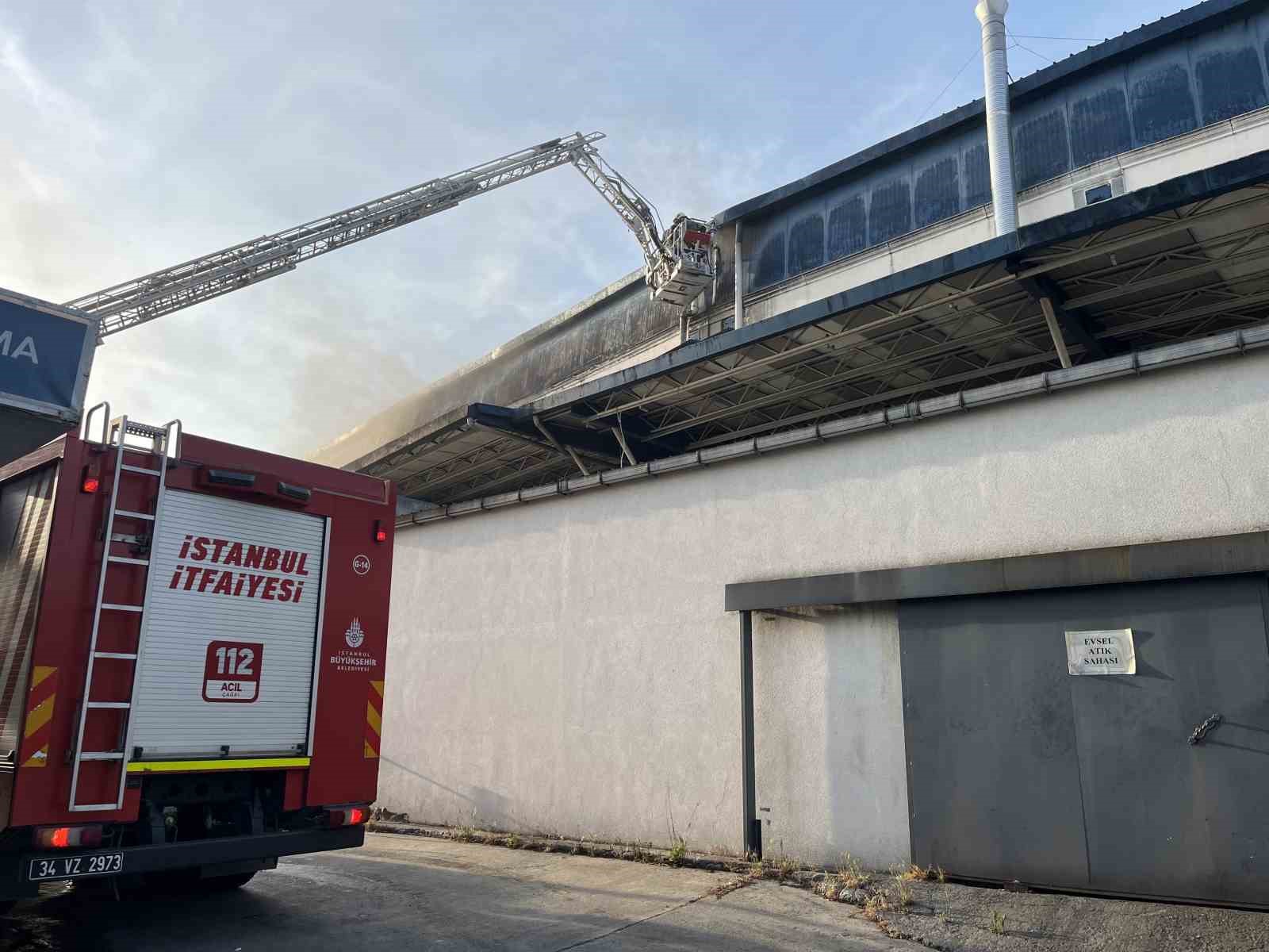 esenyurtta plastik poset fabrikasinda yangin 0 G7CNGaNw