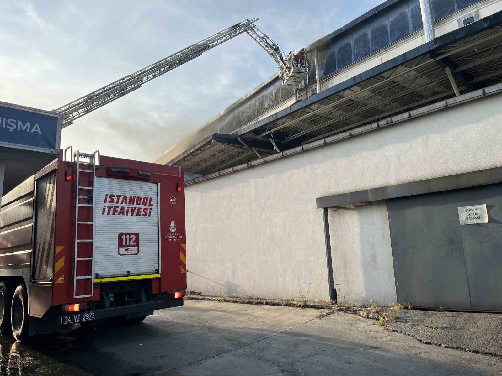 esenyurtta plastik poset fabrikasinda yangin 2 e8GmgZAJ