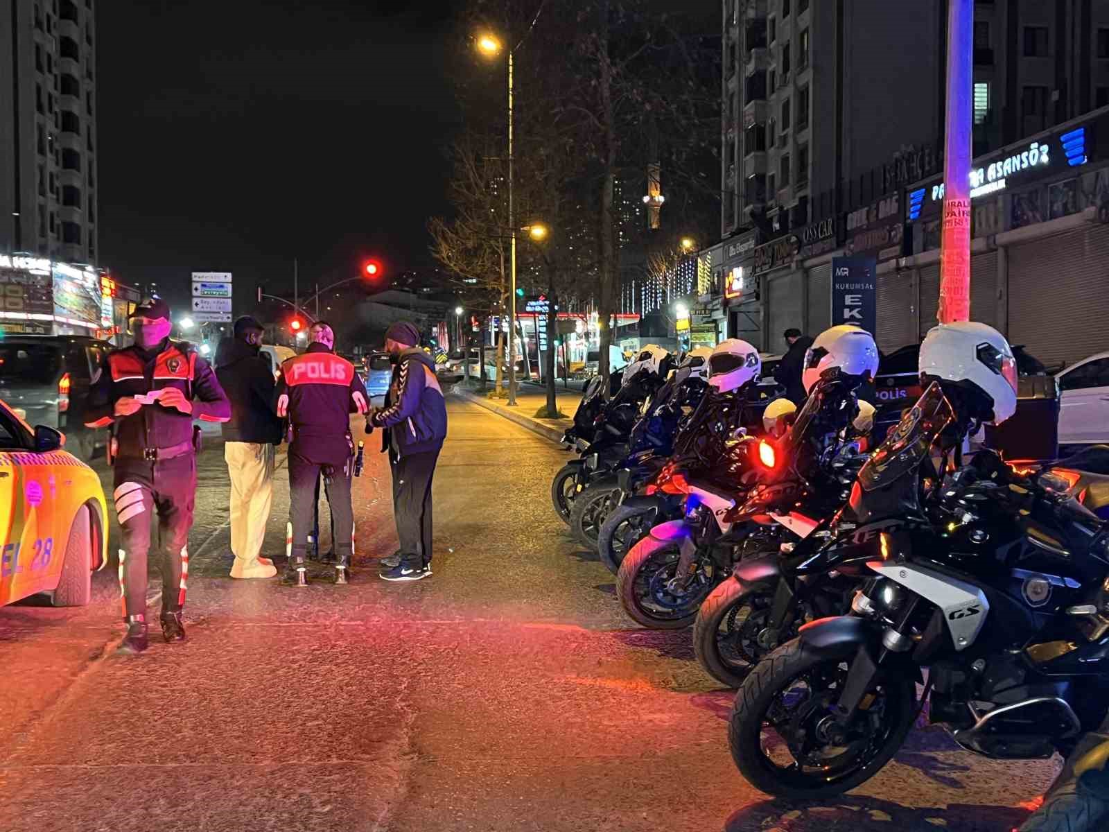 esenyurtta polis ekiplerinden trafik denetimi 1 zTrPsnZi