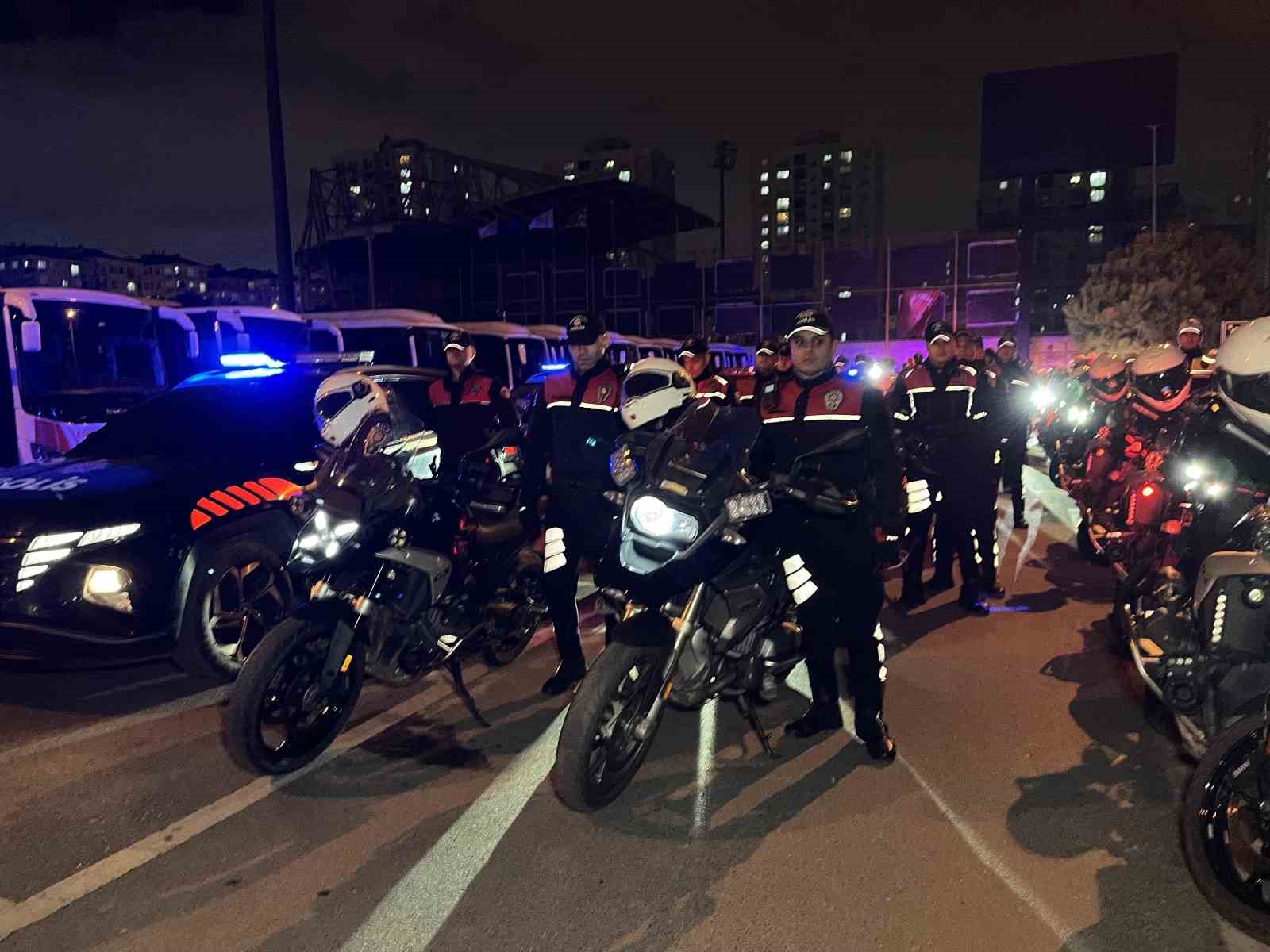 esenyurtta polis ekiplerinden trafik denetimi 3 iwYdm62c