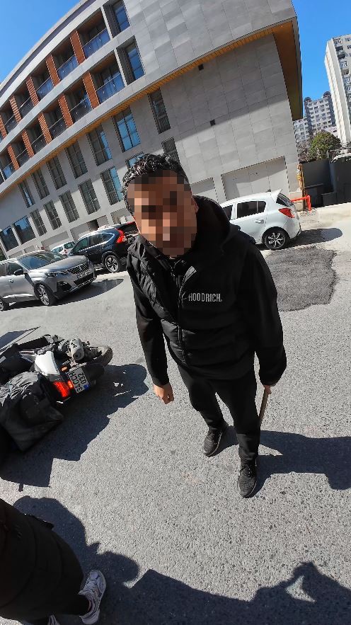esenyurtta serit ihlali yapan surucuyu uyaran motorkurye darp edildi 1 GI61HrV4