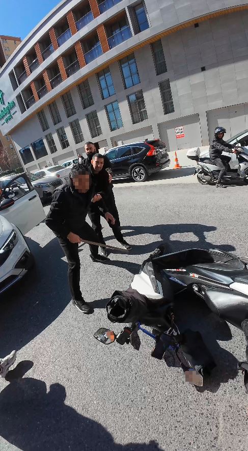 esenyurtta serit ihlali yapan surucuyu uyaran motorkurye darp edildi 3 AcblPgEC