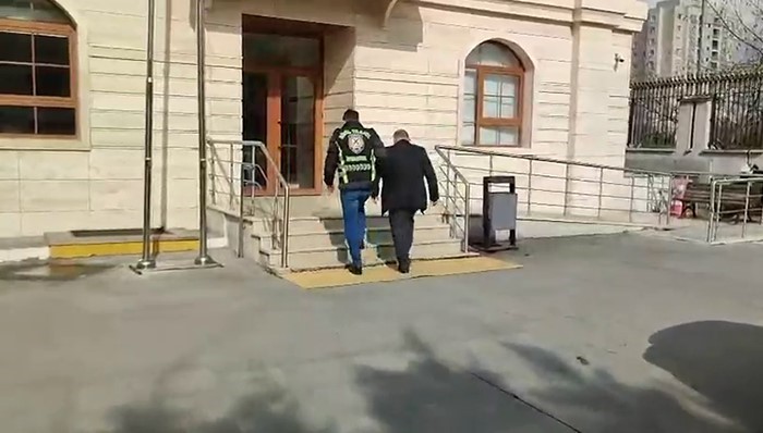 esenyurtta servis soforu trafik tartismasinda otomobil surucusune saldirdi o anlar kamerada 0 hQrNickf