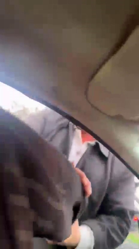 esenyurtta servis soforu trafik tartismasinda otomobil surucusune saldirdi o anlar kamerada 1 33SslHVu