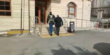 esenyurtta-servis-soforu-trafik-tartismasinda-otomobil-surucusune-saldirdi-o-anlar-kamerada-rVzfOnFJ.jpg