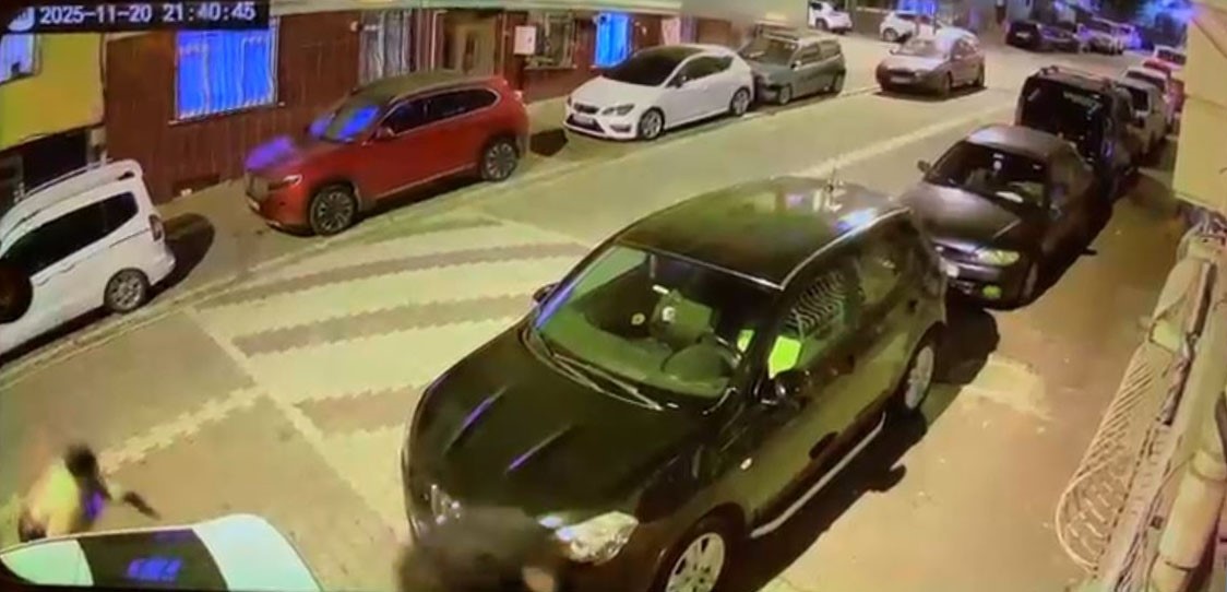 esenyurtta sokaktaki 2 kisiye silahli saldiri o anlar kamerada 2