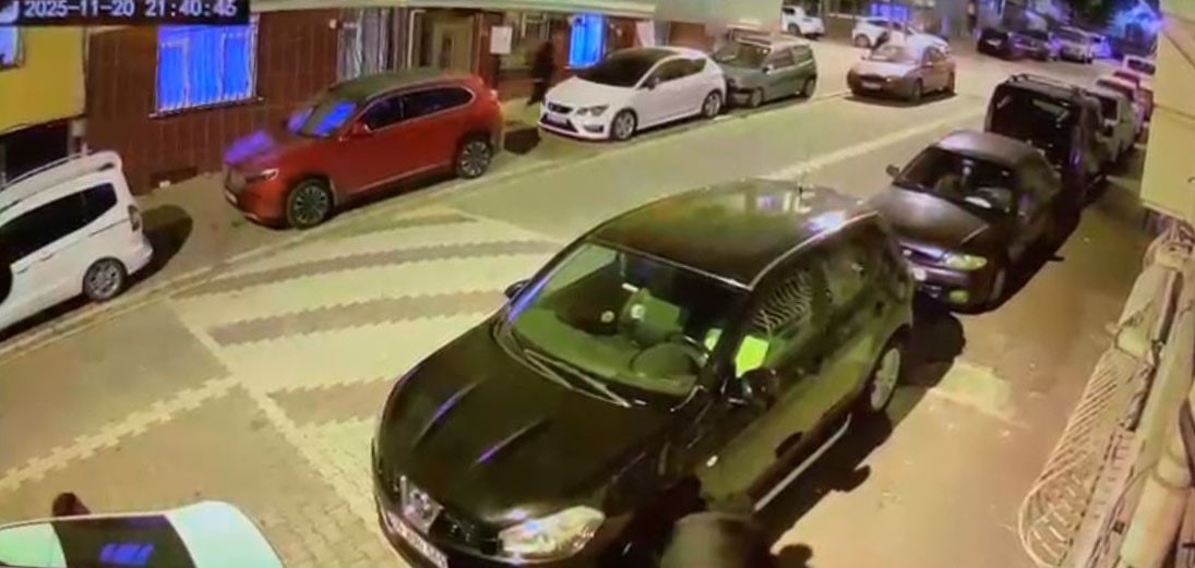 esenyurtta sokaktaki 2 kisiye silahli saldiri o anlar kamerada 3 JpvgILqi