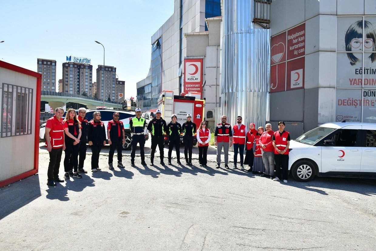 esenyurtta suruculere ilk yardim ve trafik bilinci egitimi verildi 3 rUJuLamj