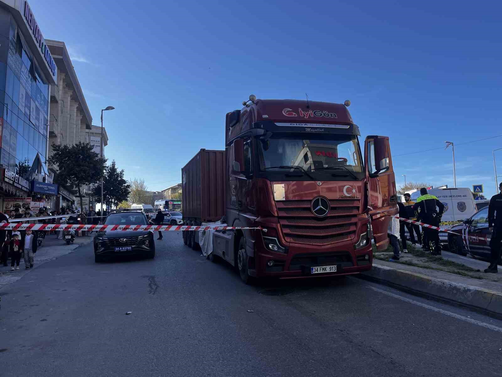 Esenyurt’ta tırın çarptığı kadın hayatını kaybetti 4 esenyurtta tirin carptigi kadin hayatini kaybetti 0 PjrsZXDY