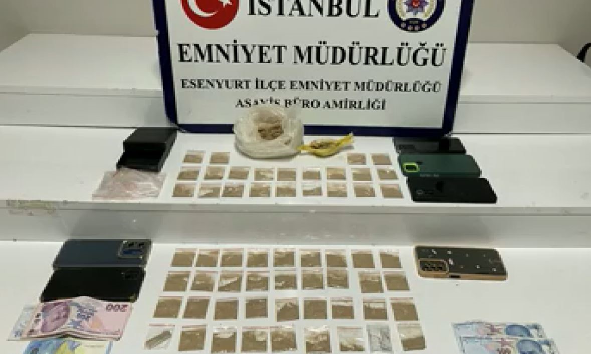 esenyurtta uyusturucu ticaretine polis baskini sucustu yakalandilar 2 NtwSeUys