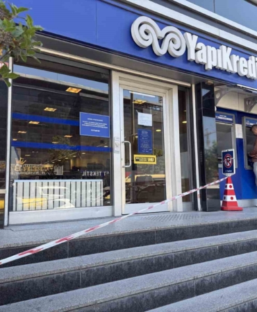 esenyurtta-yapi-kredi-bankasi-subesine-silahli-saldiri-FNmjfEPL.jpg