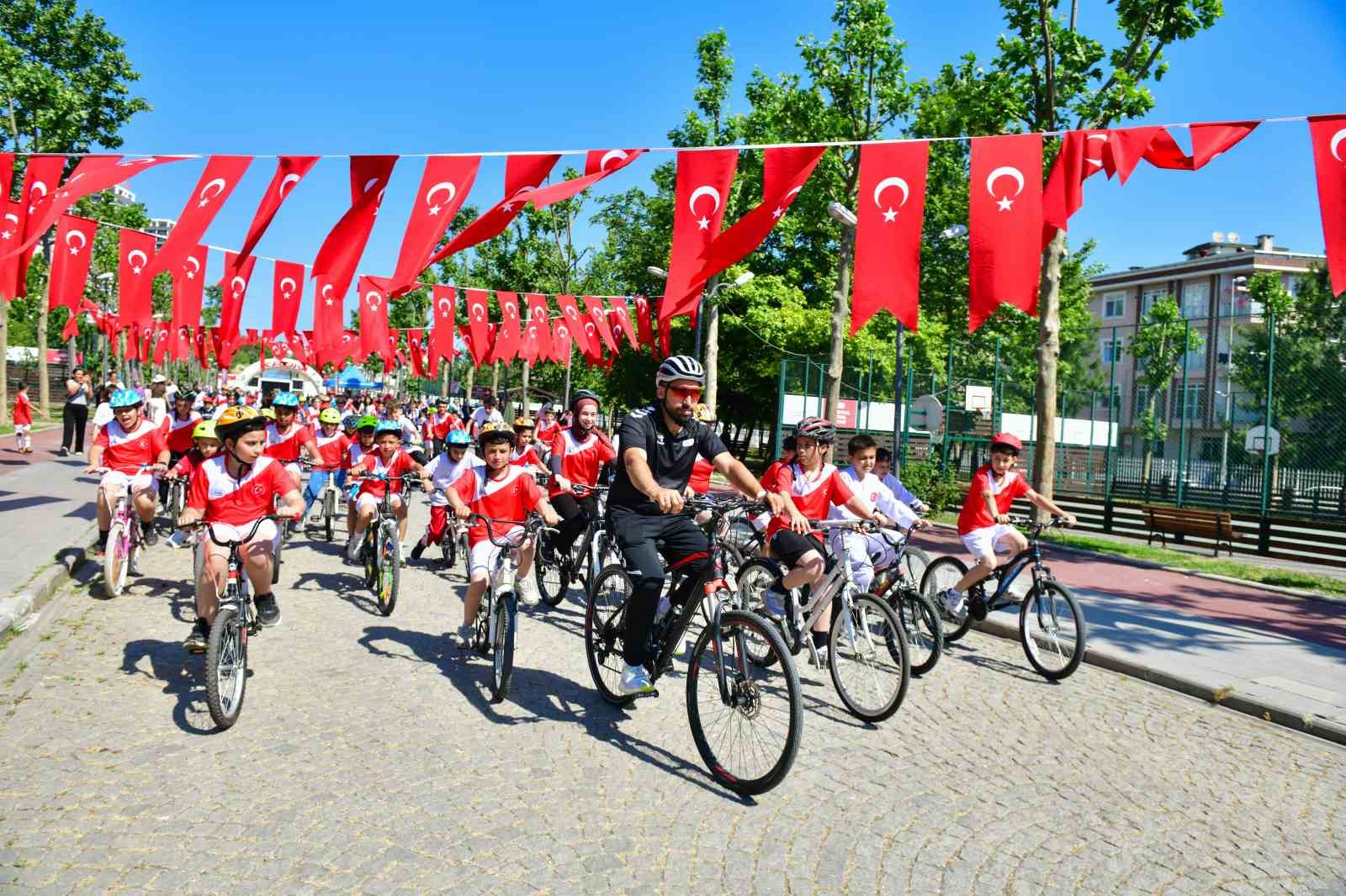 Esenyurt’ta yaz sezonu bisiklet şenliğiyle başladı 6 esenyurtta yaz sezonu bisiklet senligiyle basladi 2