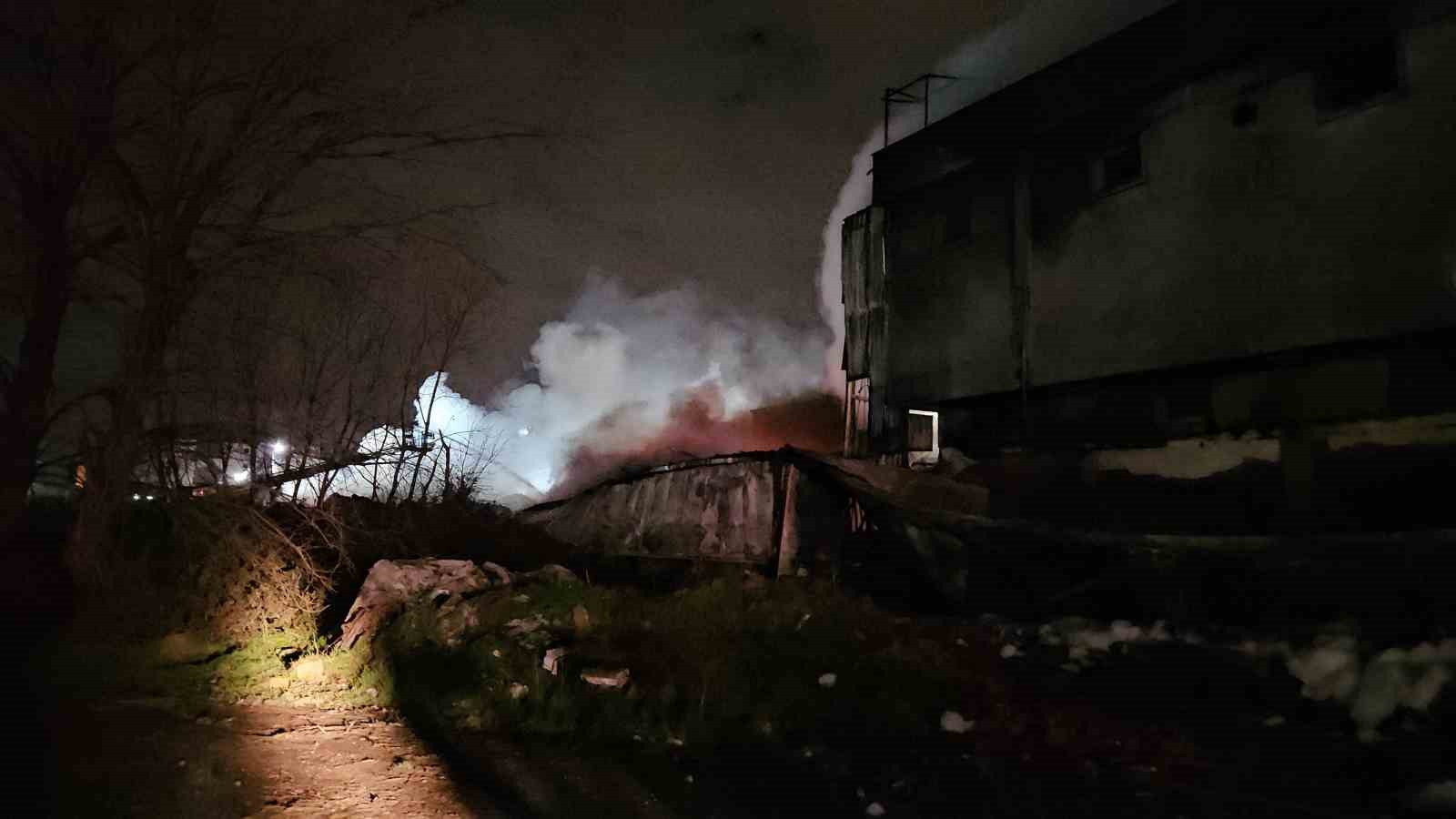 esenyurttaki fabrika yangini 6 saattir devam ediyor 2 7RMsrZfk