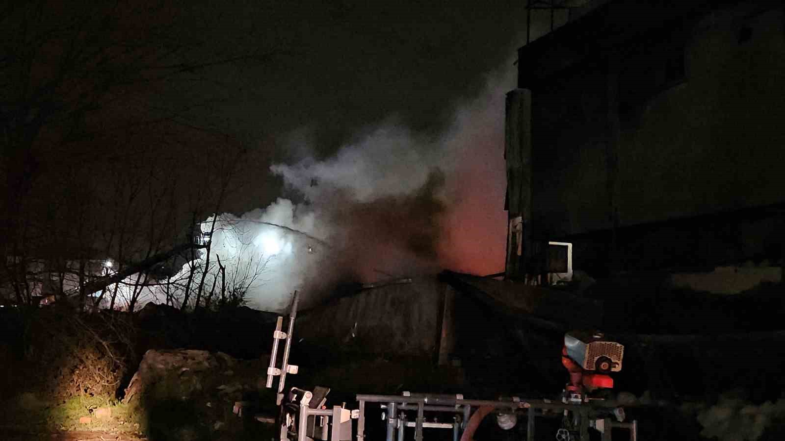 esenyurttaki fabrika yangini 6 saattir devam ediyor 5 wpjbck3O