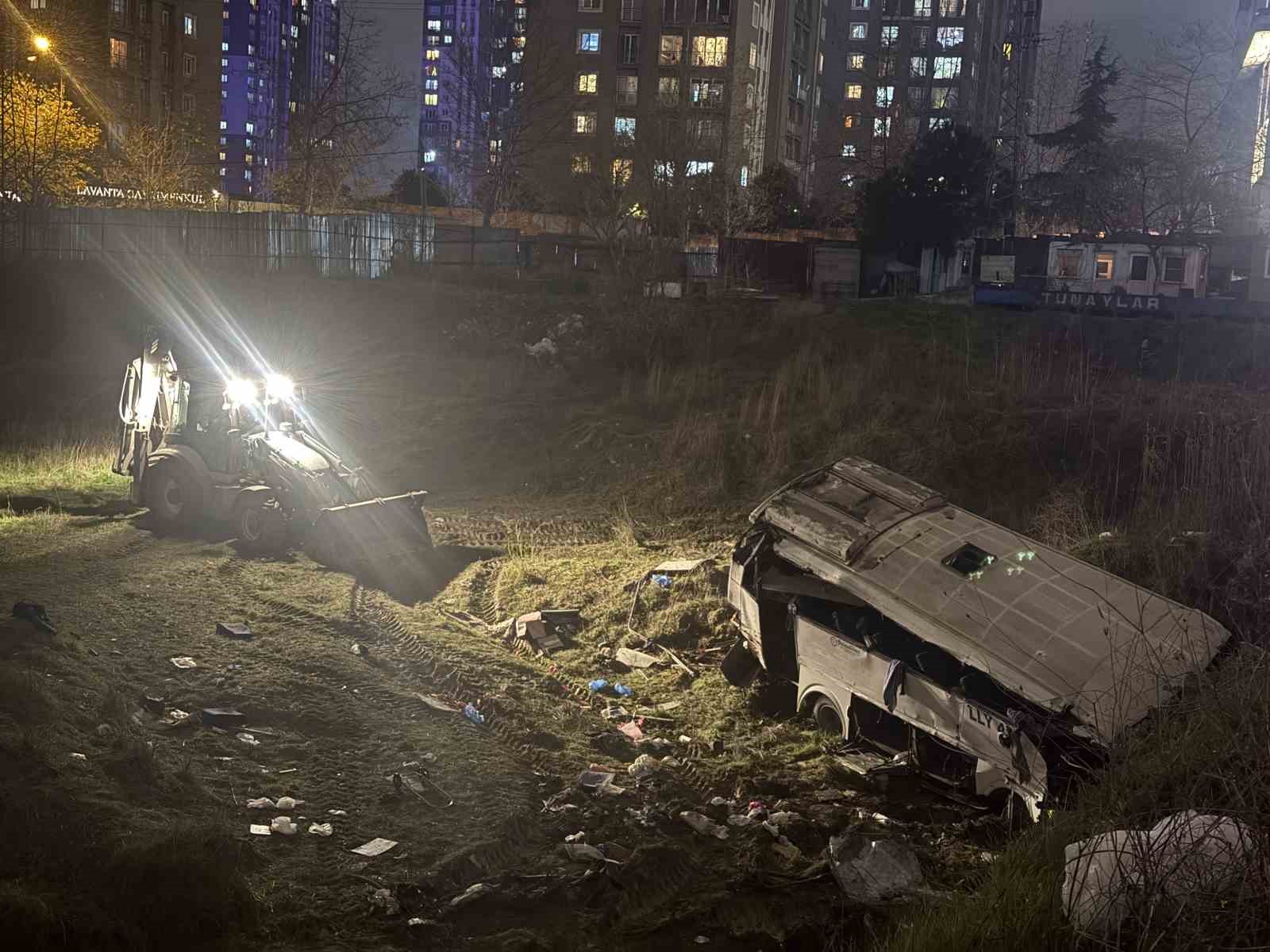 esenyurttaki servis minibusu kazasinda olu sayisi 4e yukseldi 2 EFgBt9tA
