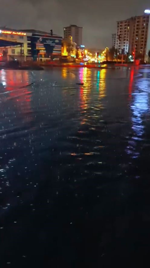 esenyurtu saganak vurdu yollar gole dondu evleri su basti 1