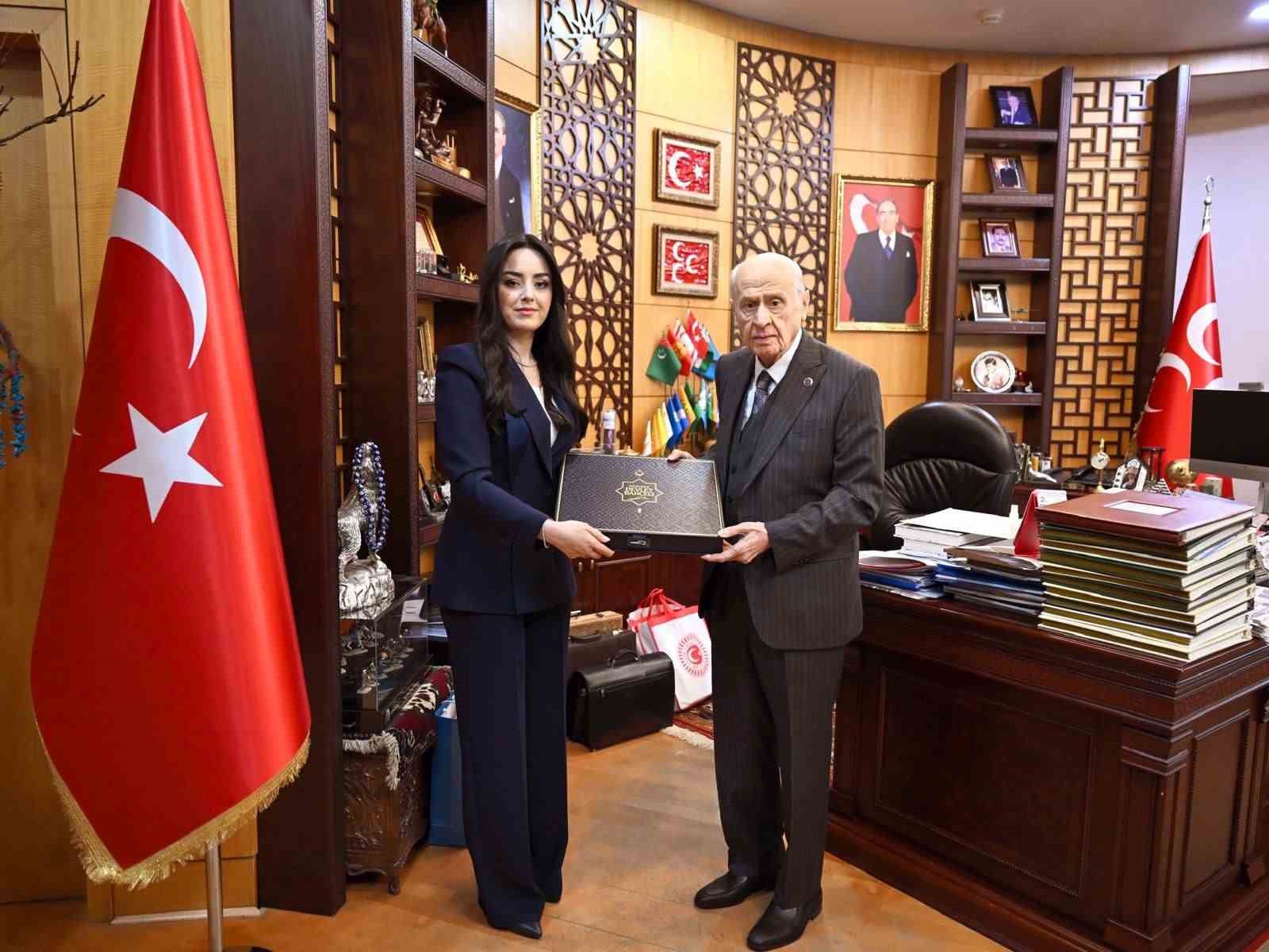 eserlerle devlet bahceli kitabi kamuoyuna sunuldu 0 ArcPmSiS