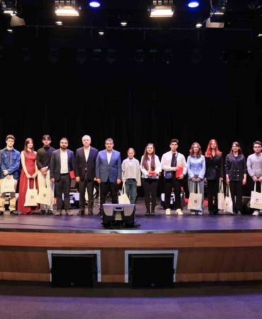 esevde-yeni-sanat-sezonu-heyecani-PdKnCFQj.jpg