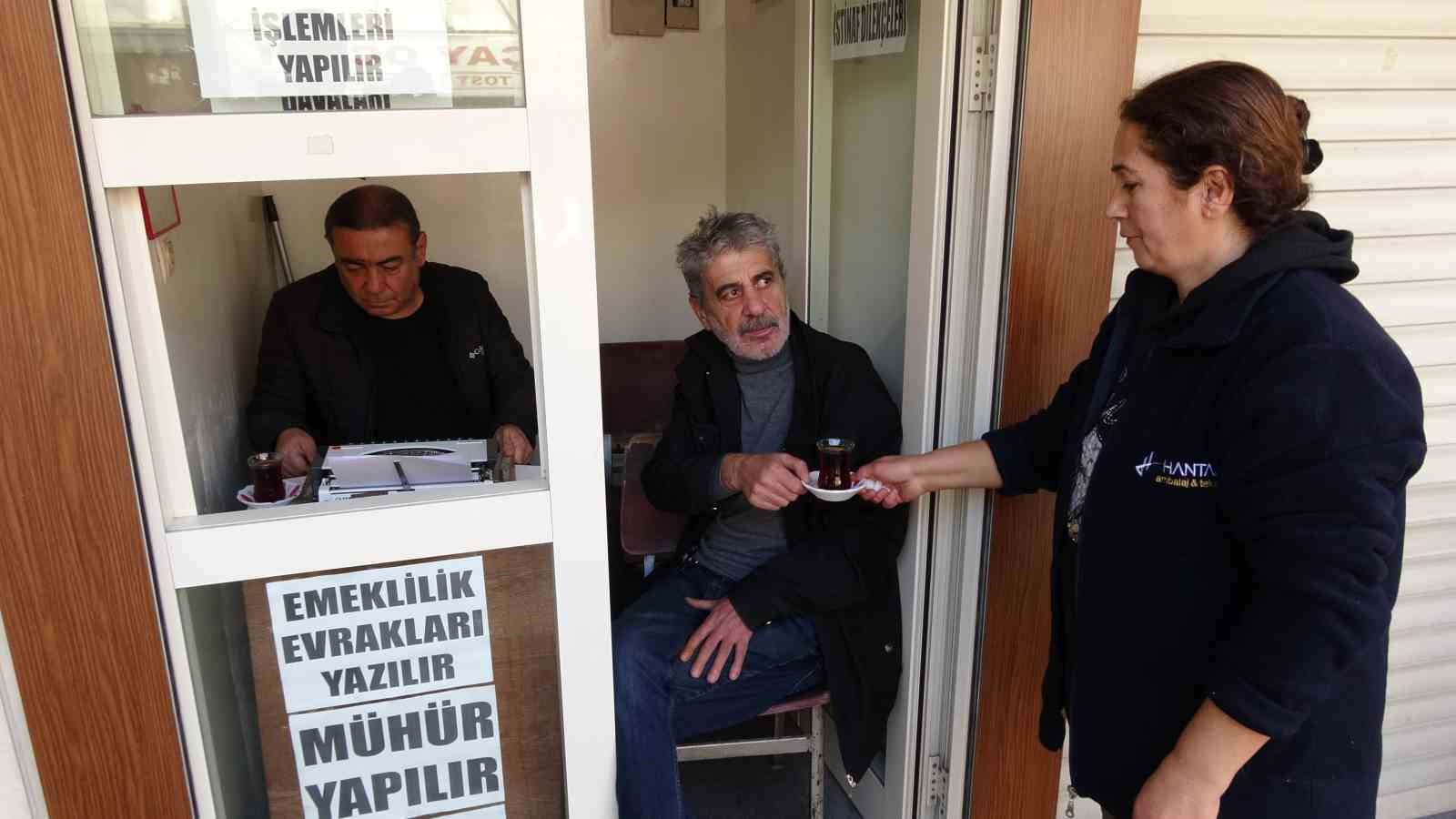 esi eleman bulamayinca kentin tek kadin caycisi oldu 0 7lKDS2yb