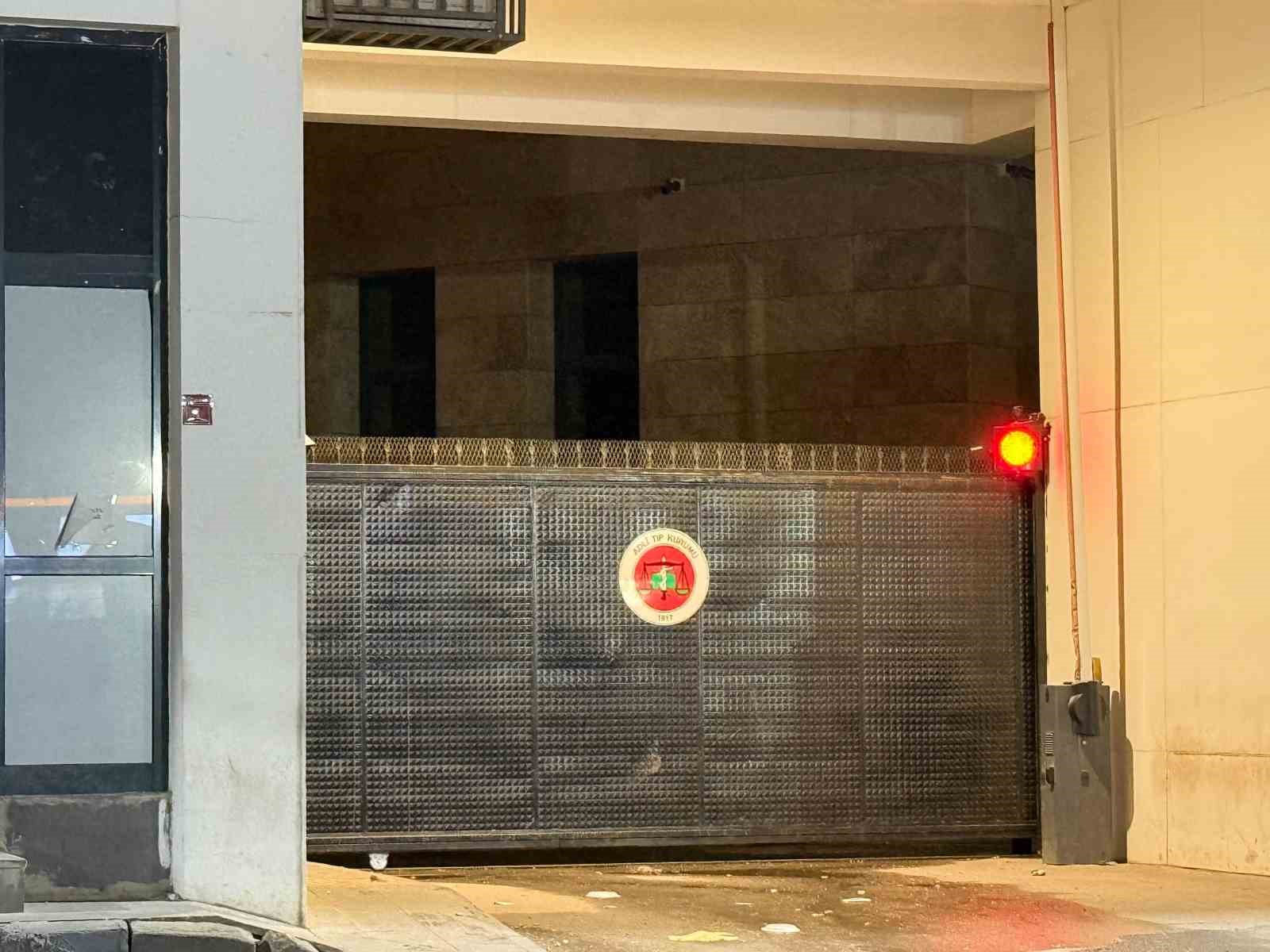 esi ile uygunsuz sekilde yakaladigi adama kursun yagdirdi 1 olu 1 yarali 1 dS2UDKGO
