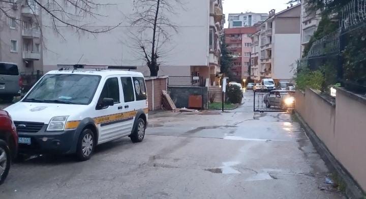 esi tarafindan darp edilen kadin cocugu ile birlikte camiye boyle sigindi 0