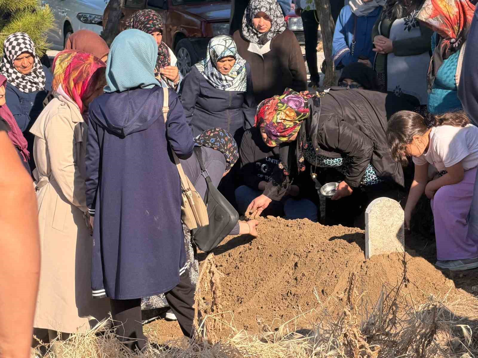 esi tarafindan oldurulen kadin malatyada topraga verildi 6 PlPfG95N