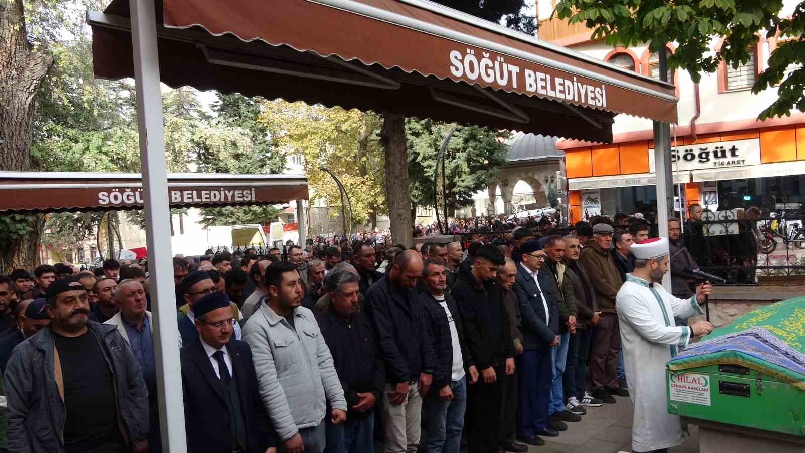 esi tarafindan oldurulen kadin son yolculuguna ugurlandi 0 1BAl2B3y