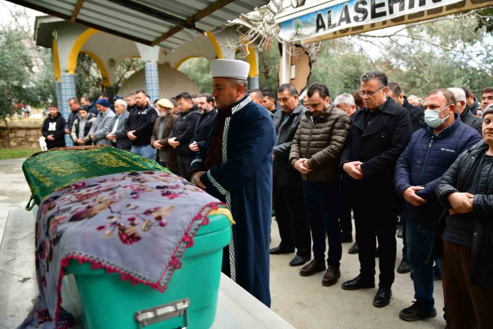 esi tarafindan oldurulen kadinin tabutunu kadinlar tasidi 7 dhMuElQY