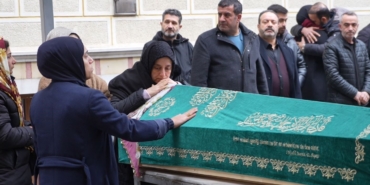 esi-tarafindan-oldurulup-yakilmak-istenen-semanur-son-yolculuguna-ugurlandi-LV1EZ2yz.jpg