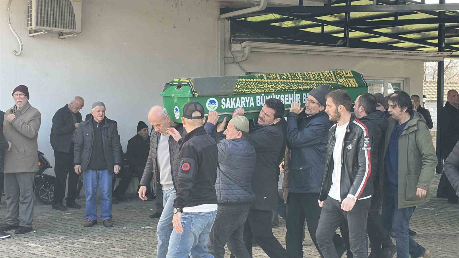 Eşi tarafından vurularak öldürülen kadın son yolculuğuna uğurlandı 7 esi tarafindan vurularak oldurulen kadin son yolculuguna ugurlandi 3 7c9TnLTc