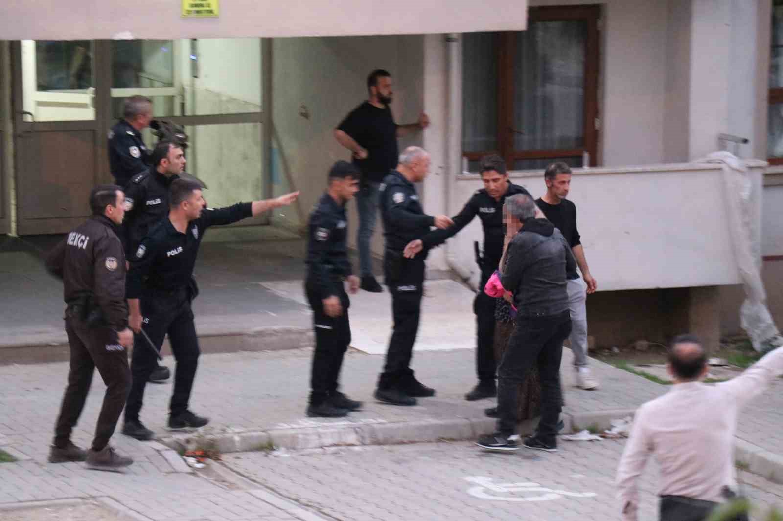 esi ve kizini yaralayip rehin alan adam 6 saat sonra kacmaya calisirken yakalandi 4