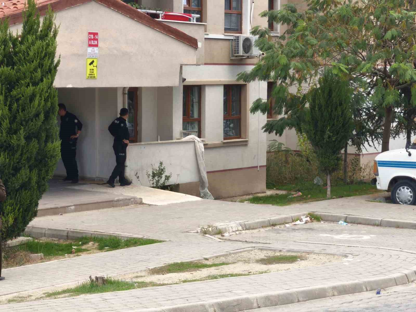 esi ve kizini yaralayip rehin alan adam 6 saat sonra kacmaya calisirken yakalandi 5 H74NDF1X
