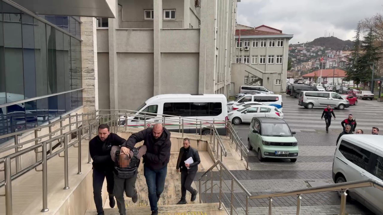 "Eşime neden baktın" diyen adamı bıçaklayarak öldürdü 5 esime neden baktin diyen adami bicaklayarak oldurdu 1 NMLKUTLu