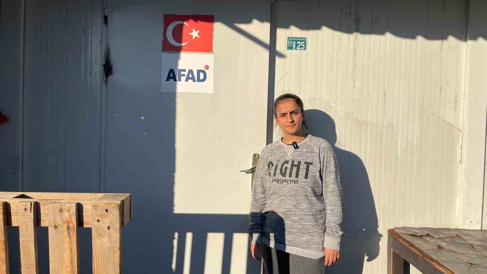 ’Eşimin geliri yok, işsiz’ diyen kadının kocasının sigortalı işte çalıştığı ve 3 araçları olduğu ortaya çıktı 5 esimin geliri yok issiz diyen kadinin kocasinin sigortali iste calistigi ve 3 araclari oldugu 1gp3T2Cb