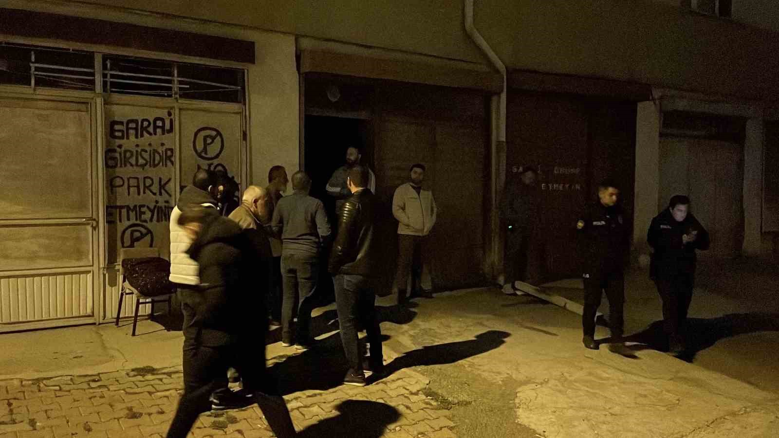 Eşinden haber alamayınca garaja indi, otomobilin içinde ölü buldu 5 esinden haber alamayinca garaja indi otomobilin icinde olu buldu 1 SyFCwUuE