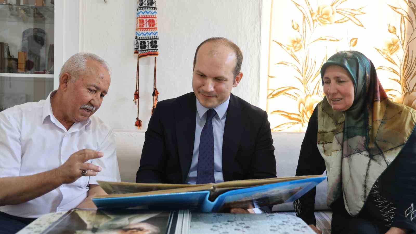 esine bobregini verdi sevgileri ornek gosterildi 2 GnHNucLE
