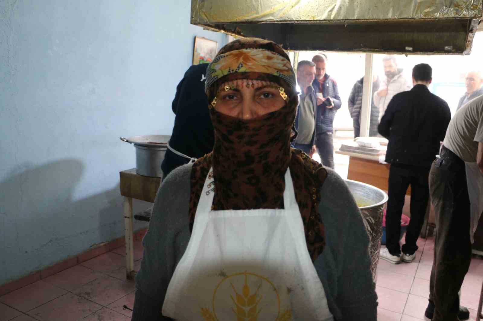 Eşine destek olup 15 metrekarelik dükkanda kadınların gücünü gösteriyor 9 esine destek olup 15 metrekarelik dukkanda kadinlarin gucunu gosteriyor 5 HBf8RSAQ