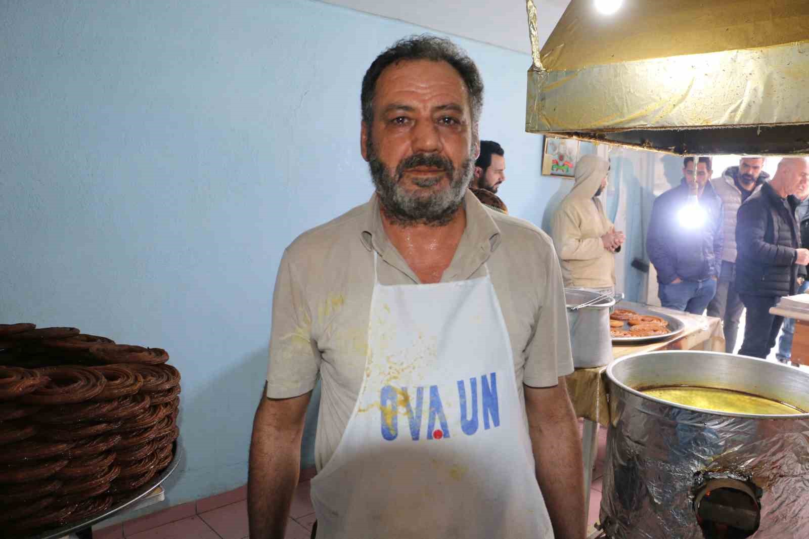 Eşine destek olup 15 metrekarelik dükkanda kadınların gücünü gösteriyor 10 esine destek olup 15 metrekarelik dukkanda kadinlarin gucunu gosteriyor 6 FWtTryvc
