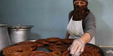 esine-destek-olup-15-metrekarelik-dukkanda-kadinlarin-gucunu-gosteriyor-UAtWUSOU.jpg