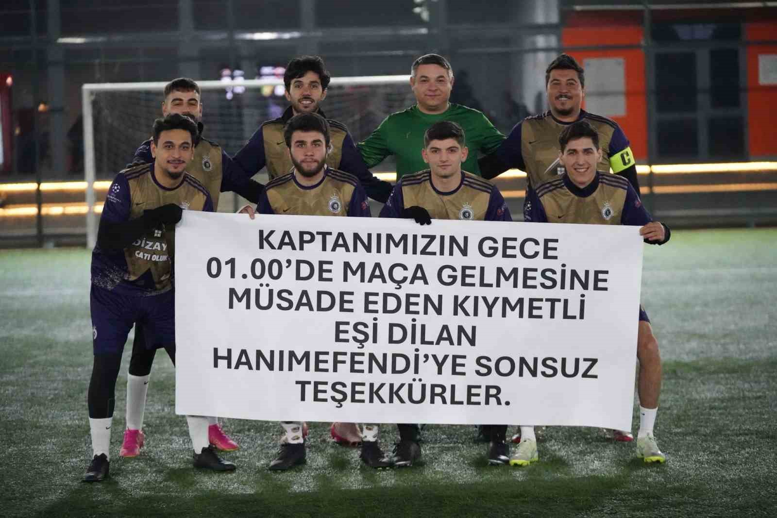 esine hali saha izni veren kadina pankartli tesekkur 3