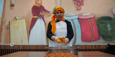 esine-yardim-icin-gitti-kendi-isinin-patronu-oldu-rniuaarV.jpg