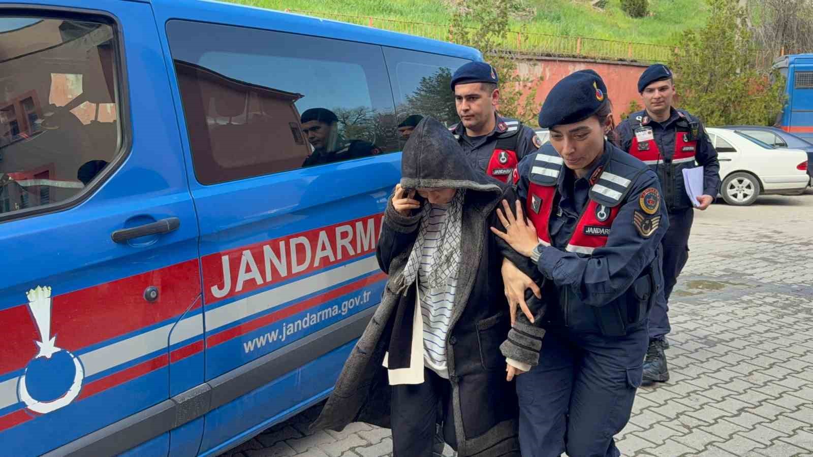 esini av tufegiyle olduren kadin adliyeye sevk edildi 3