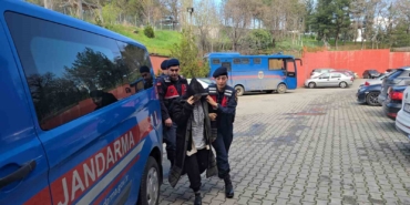 esini-av-tufegiyle-olduren-kadin-adliyeye-sevk-edildi-bnDyglJN.jpg