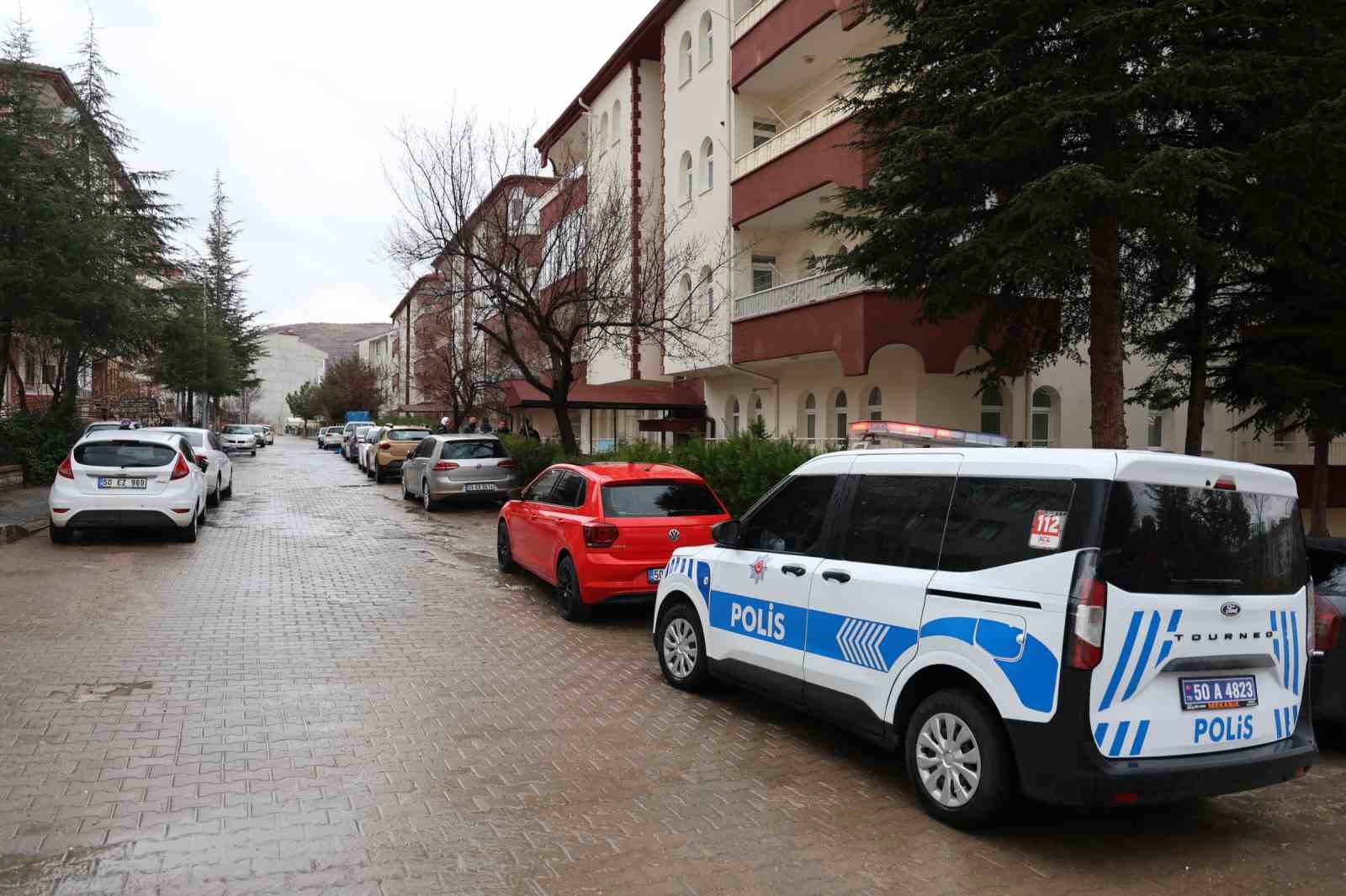 esini bicaklayip kacti nigdede kaza yapinca yakalandi 1